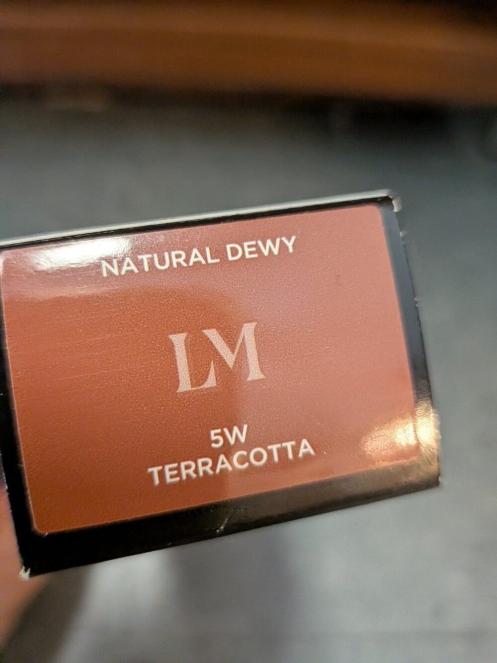 Laura Mercier Long-Wear Tinted Moisturizer Natural Dewy SPF 30 with Hyaluronic A - Picture 2 of 3